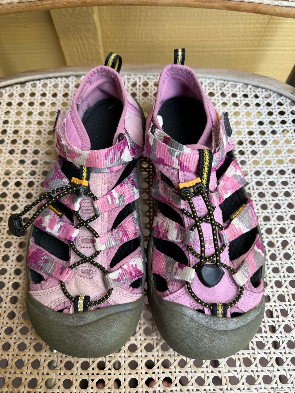 KEEN Newport H2 Pink Camo Waterproof Hiking Water Sandals size 5